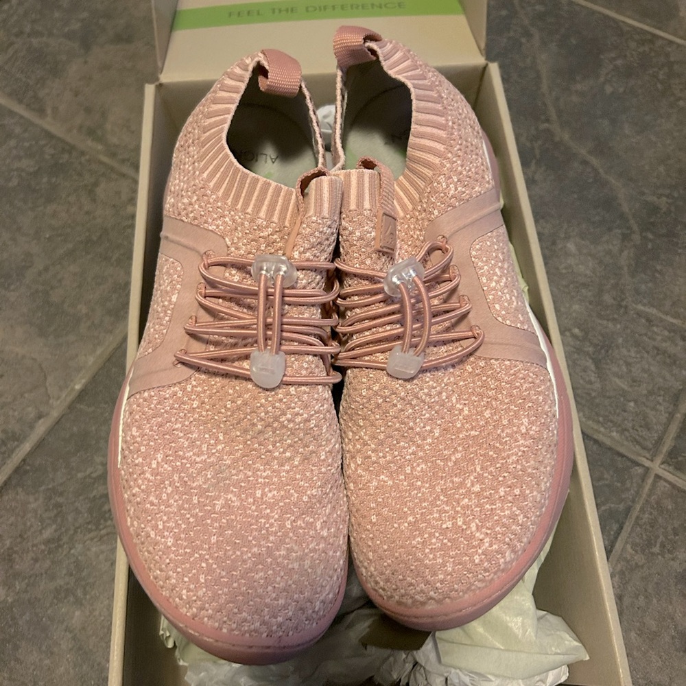 Align pink shoes